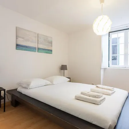 Flh Baixa Trendy דירה